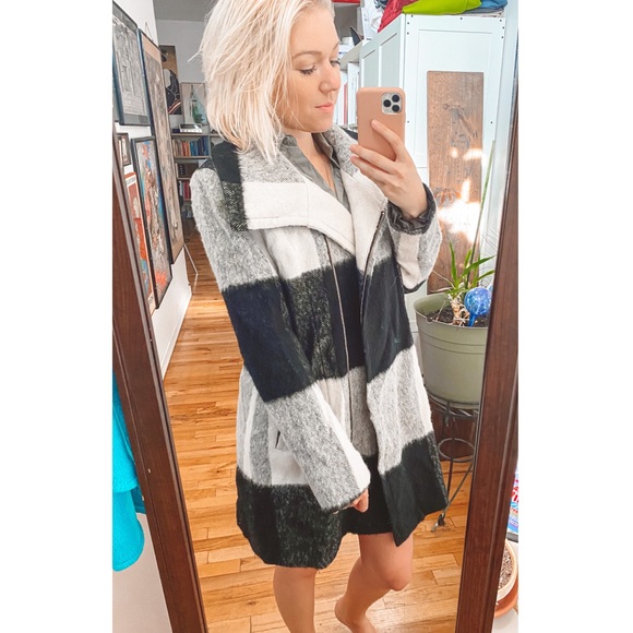 Ivanka Trump Jackets & Blazers - Like New Ivanka Trump Peacoat